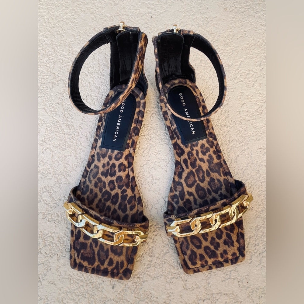 Good American Leopard Ankle Strap genuine suede gold chain flat Sandal size 8
